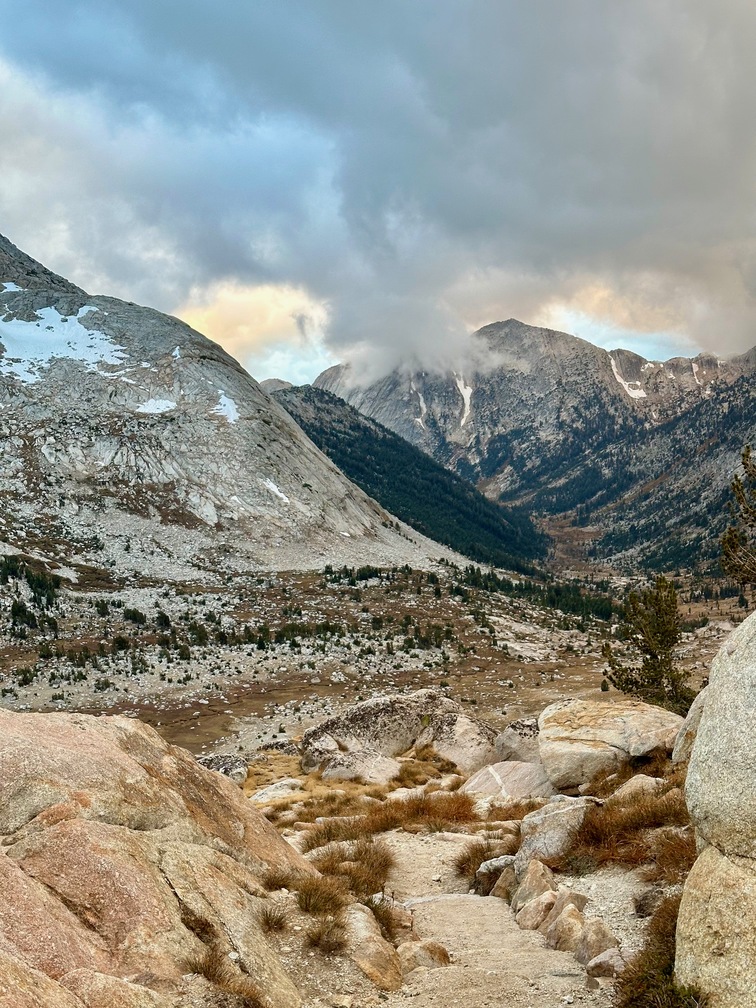 iDark clouds over the pass